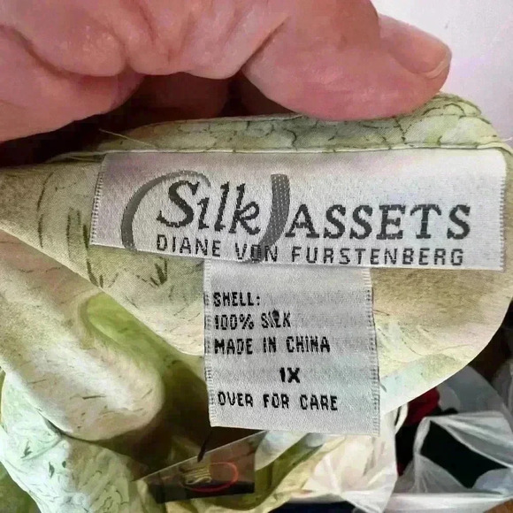 NWT Diane Von Furstenberg Silk Assets 100% Silk Ruffled Top Blouse Size 1X - Picture 7 of 7